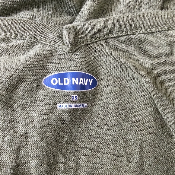 Old navy tank top - Picture 2 of 2